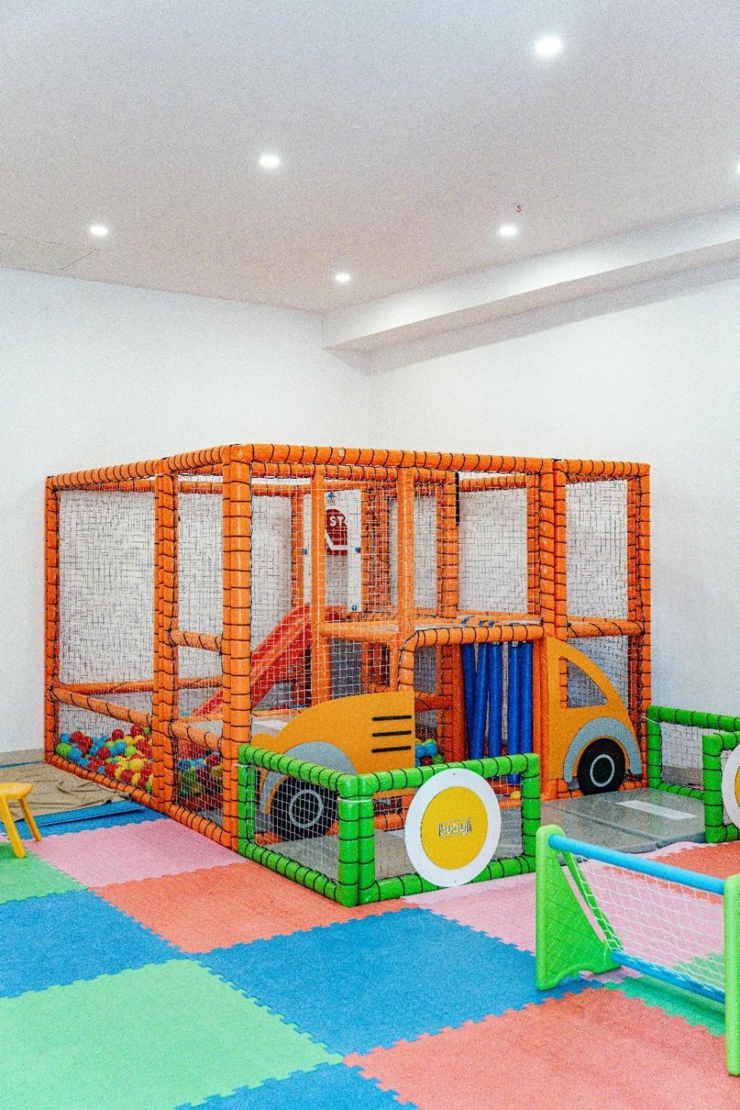 Side Moon Palace Ngoại thất bức ảnh
