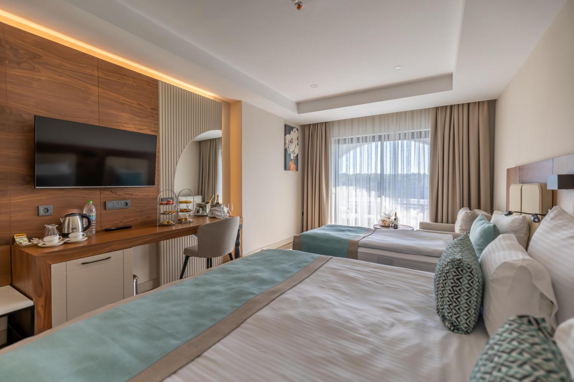 Side Moon Palace Ngoại thất bức ảnh