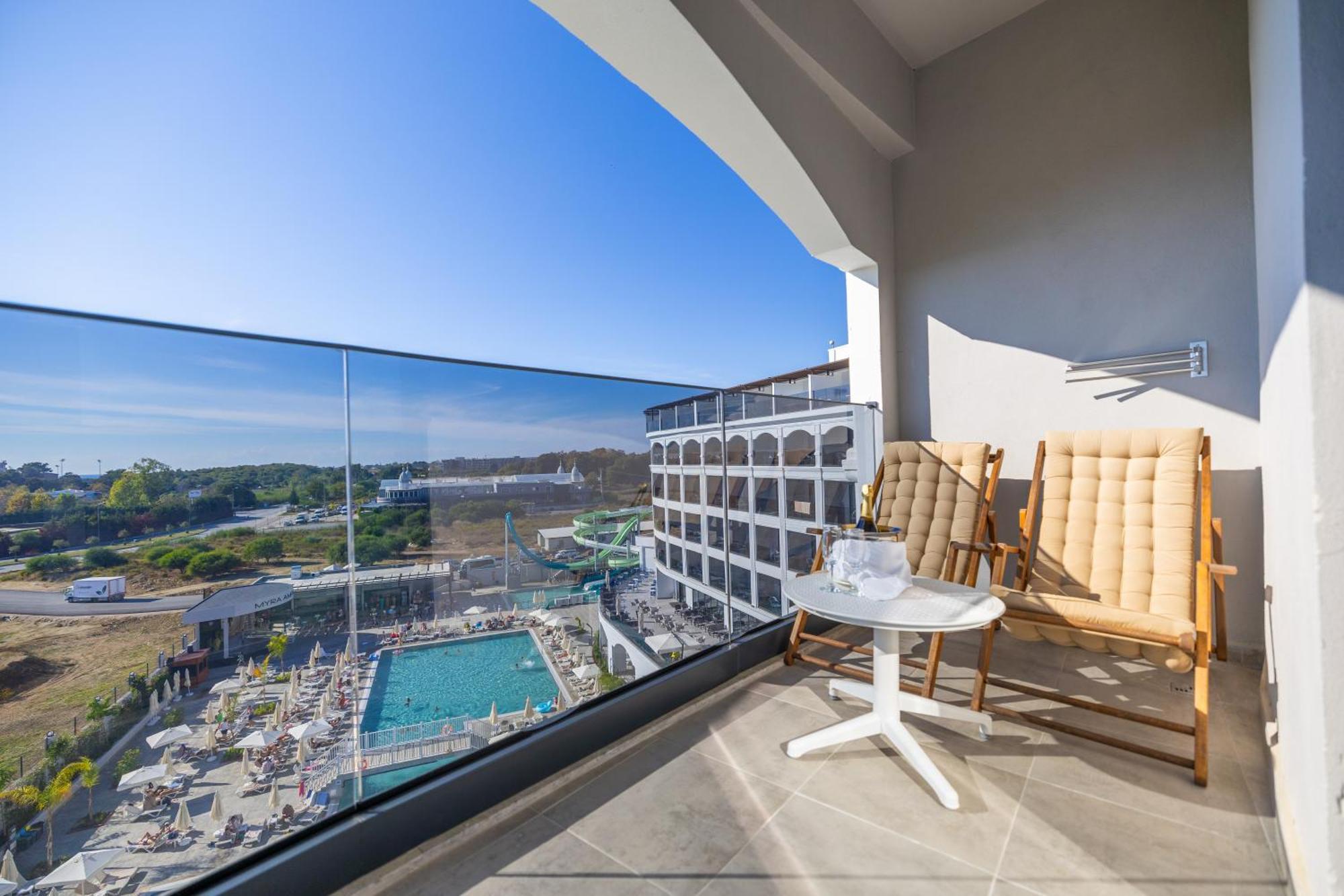 Side Moon Palace Ngoại thất bức ảnh