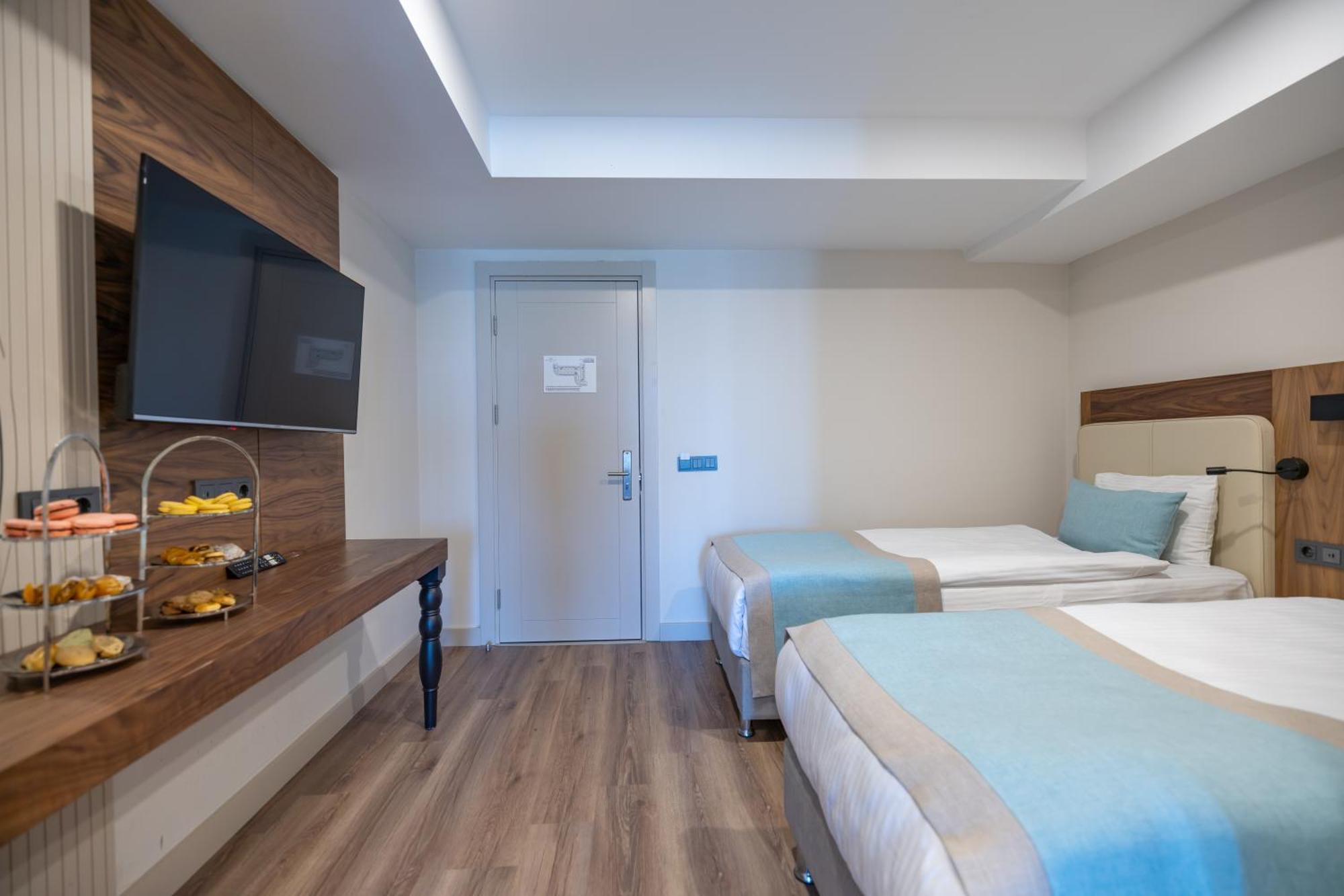 Side Moon Palace Ngoại thất bức ảnh
